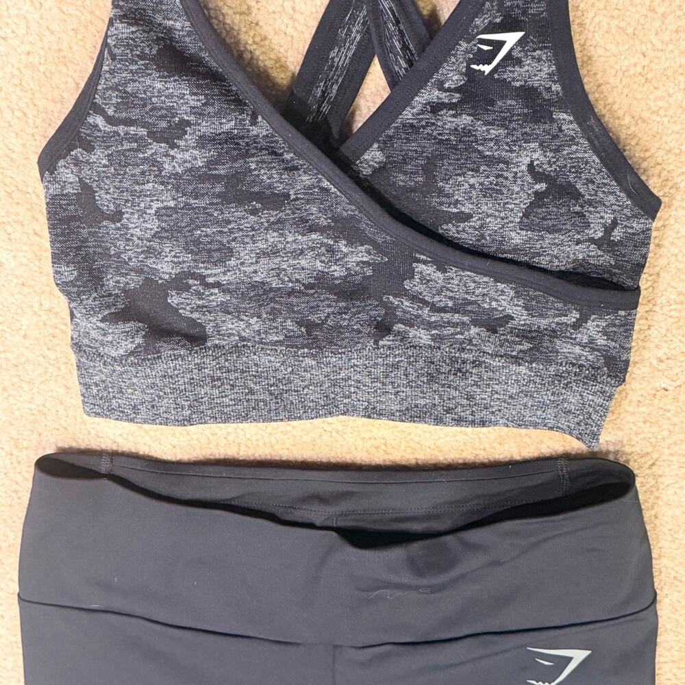 Gymshark Adapt Camo Seamless Sports Bra (SZ S) & Black Graphic Legging (SZ M)Set